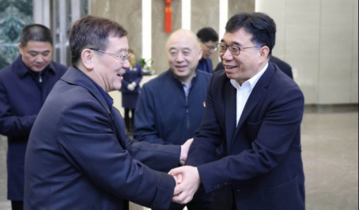 中央统战部副部长，，，，，，，，全国工商联党组书记、常务副主席徐乐江